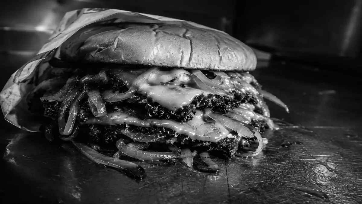 Oklahoma Onion Smash — cebolla aplastada en la carne